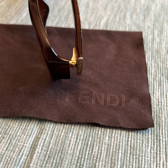 FENDI glasses with brown Fendi cloth - Picture 4 of 7